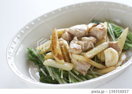 鶏肉とポテトの炒め物 鶏肉とポテトの炒め物 139358857