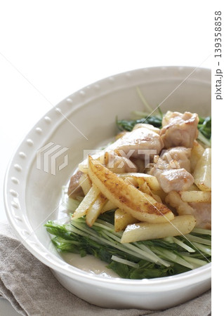 鶏肉とポテトの炒め物 鶏肉とポテトの炒め物 139358858