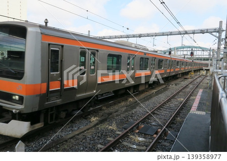JR大宮駅に入線してくる武蔵野号の電車 JR大宮駅に入線してくる武蔵野号の電車 139358977