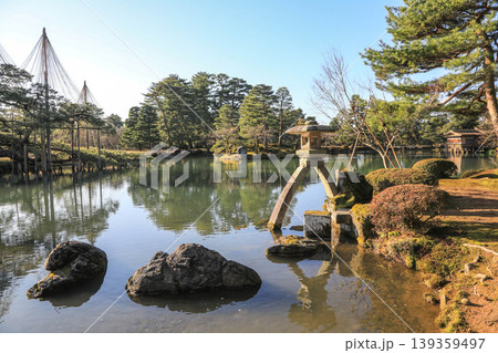 文化財指定庭園　特別名勝　兼六園 139359497