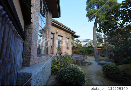 倉敷美観地区、大原家別邸の「有隣荘」南面(玄関に向かって右手) 倉敷美観地区、大原家別邸の「有隣荘」南面(玄関に向かって右手) 139359549