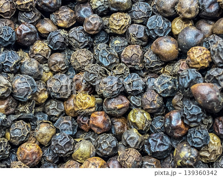 black peppercorns (Piper nigrum) black peppercorns (Piper nigrum) 139360342