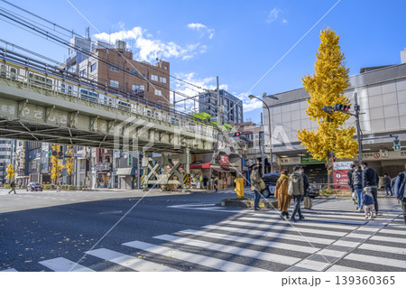 東京都台東区の都市風景 浅草橋駅前の秋景色 東京都台東区の都市風景 浅草橋駅前の秋景色 139360365