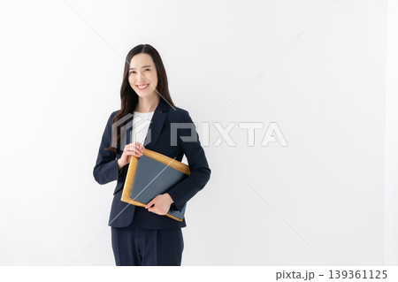 ビジネス　女性	 139361125