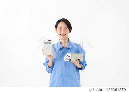 作業着を着た女性 作業着を着た女性 139361279