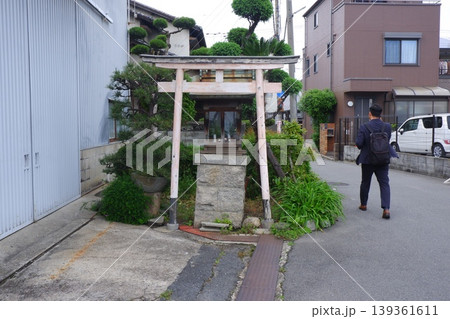 住宅街のお宮さん 住宅街のお宮さん 139361611