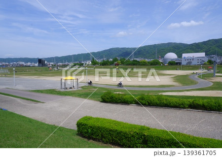雨上がりの散歩道 雨上がりの散歩道 139361705