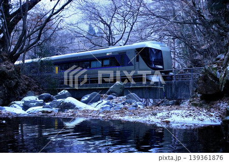 雪景色の渓流・奥鬼怒路を行く…龍王峡駅にて『特急リバティ会津』500系 雪景色の渓流・奥鬼怒路を行く…龍王峡駅にて『特急リバティ会津』500系 139361876