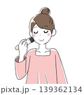 化粧をする女性 139362134