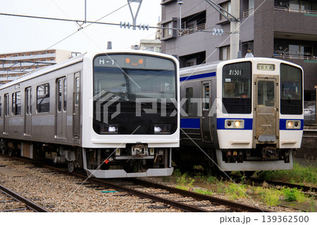南福岡車両区で並ぶ501系電車と415系電車 139362500