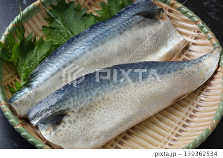 塩鯖の切身食材 139362534