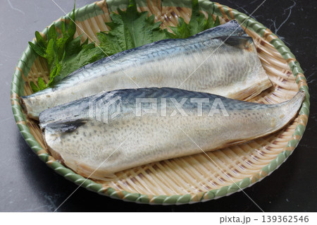 塩鯖の切身食材 139362546