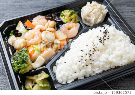 美味しい中華弁当、海鮮塩炒め弁当 139362572