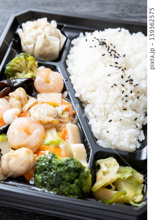 美味しい中華弁当、海鮮塩炒め弁当 139362575