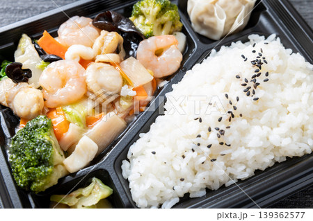 美味しい中華弁当、海鮮塩炒め弁当 139362577