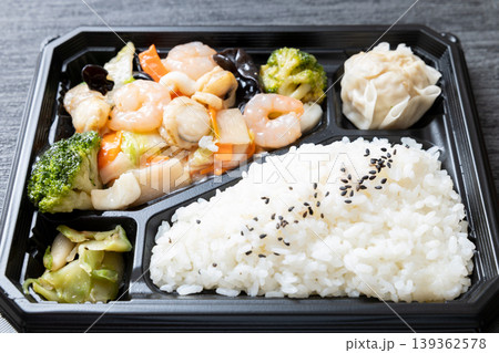 美味しい中華弁当、海鮮塩炒め弁当 139362578