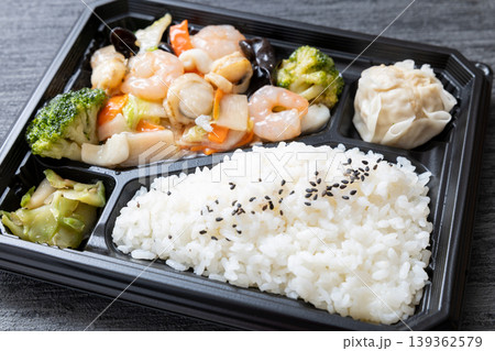 美味しい中華弁当、海鮮塩炒め弁当 139362579