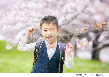 ランドセルを背負う男の子 ランドセルを背負う男の子 139362828
