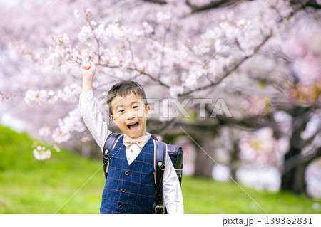 ランドセルを背負う男の子 ランドセルを背負う男の子 139362831
