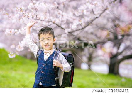 ランドセルを背負う男の子 ランドセルを背負う男の子 139362832