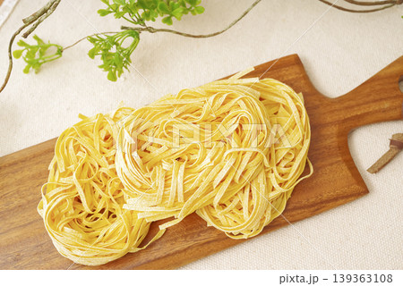 平打ちパスタの食材イメージ 平打ちパスタの食材イメージ 139363108