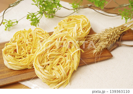 平打ちパスタの食材イメージ 平打ちパスタの食材イメージ 139363110