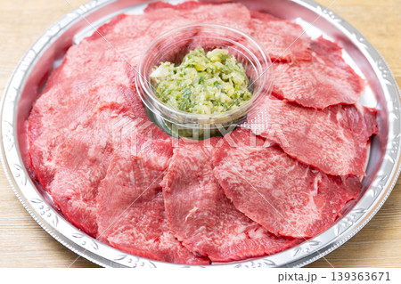 おいしい牛タンの生肉 おいしい牛タンの生肉 139363671