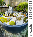 ミニ枯山水の日本庭園 砂と石で表現された癒しの和風インテリア 139363953