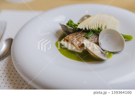 蛤と鯛を使った春の魚料理のコースメニュー 蛤と鯛を使った春の魚料理のコースメニュー 139364100