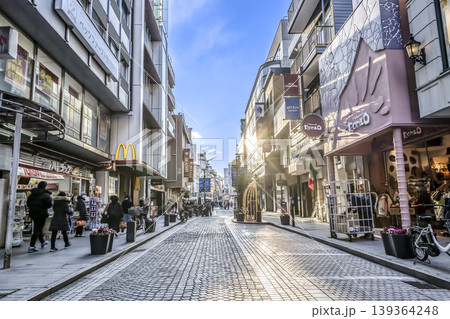 横浜の都市風景 夕方の元町ショッピングストリート 横浜の都市風景 夕方の元町ショッピングストリート 139364248