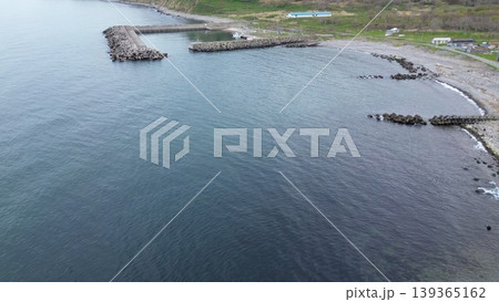 浜益の群別川河口と日本海の自然風景 北海道石狩市 空撮 139365162
