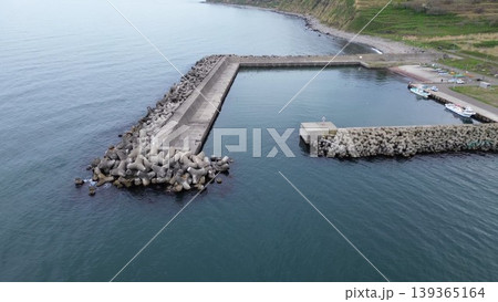 浜益の群別川河口と日本海の自然風景 北海道石狩市 空撮 浜益の群別川河口と日本海の自然風景 北海道石狩市 空撮 139365164
