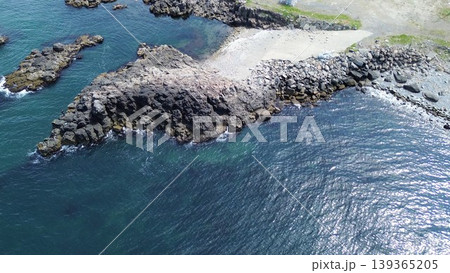 浜益の毘砂別川河口と日本海の自然風景 北海道石狩市 空撮 139365205