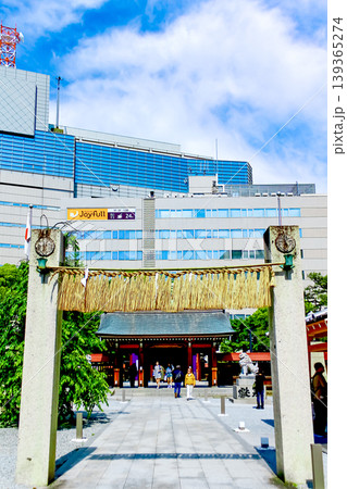 【福岡】初夏の天神　商業ビルに囲まれた警固神社 139365274