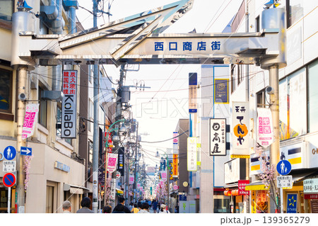 東京・学芸大学駅　西口商店街 139365279