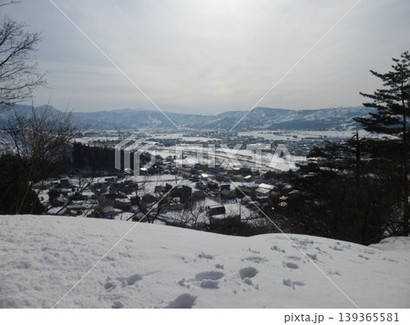 坂戸城跡（新潟県南魚沼市）から塩沢方面を望む 139365581