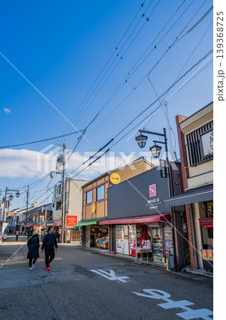 豊川市の豊川稲荷前の表参道の風景(愛知県) 139368725
