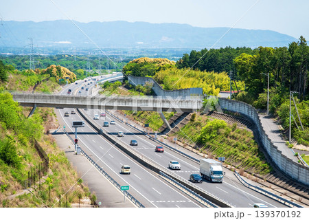 春の高速道路《新名神高速・菰野IC～鈴鹿PAスマートIC・四日市トンネル北側》 139370192