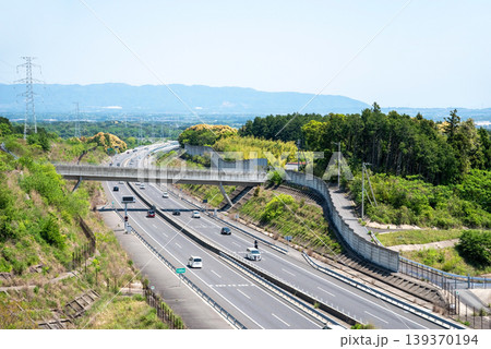 春の高速道路《新名神高速・菰野IC~鈴鹿PAスマートIC・四日市トンネル北側》 春の高速道路《新名神高速・菰野IC~鈴鹿PAスマートIC・四日市トンネル北側》 139370194