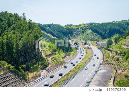 春の高速道路《新名神高速・菰野IC~鈴鹿PAスマートIC・四日市トンネル北側》 春の高速道路《新名神高速・菰野IC~鈴鹿PAスマートIC・四日市トンネル北側》 139370206