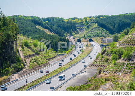 春の高速道路《新名神高速・菰野IC~鈴鹿PAスマートIC・四日市トンネル北側》 春の高速道路《新名神高速・菰野IC~鈴鹿PAスマートIC・四日市トンネル北側》 139370207