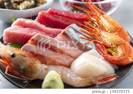 刺身と海老とホタテ盛り合わせ 刺身と海老とホタテ盛り合わせ 139370375