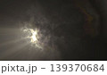 暗闇に光る雷光・閃光　雷　CG　背景 139370684