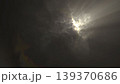 暗闇に光る雷光・閃光　雷　CG　背景 139370686