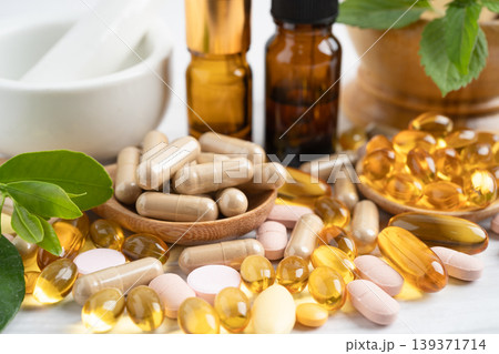 Fish oil vitamin with EPA and DHA,Alternative medicine herbal organic capsule with vitamin E omega 3. Fish oil vitamin with EPA and DHA,Alternative medicine herbal organic capsule with vitamin E omega 3. 139371714