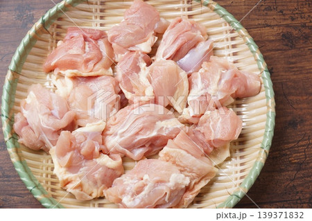 国産鶏モモ角切り食材 国産鶏モモ角切り食材 139371832