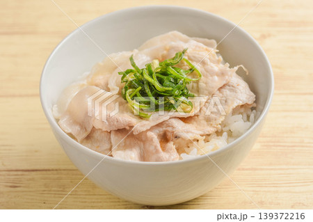 豚しゃぶしゃぶ丼 豚しゃぶしゃぶ丼 139372216