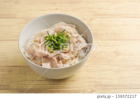 豚しゃぶしゃぶ丼 139372217