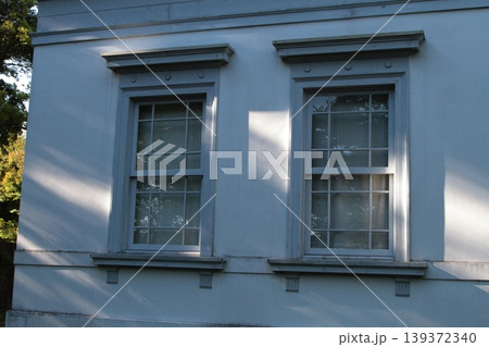 古い建物の窓 古い建物の窓 139372340