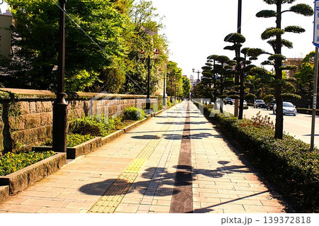 御楼門前の観光歩道 139372818